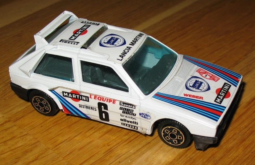 BBurago modelauto Lancia Martini Delta S4 1/43, Ophalen of Verzenden, Gebruikt, Auto, Overige merken