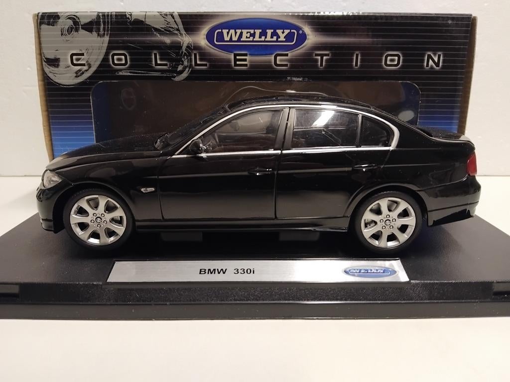 BMW 330 i sedan 4drs zwart Welly metal 1:18 KRD, Hobby en Vrije tijd, Modelauto's | 1:18, Ophalen of Verzenden, Zo goed als nieuw
