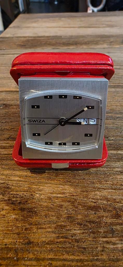 Swiza reiswekker in topconditie met dag & datum, Ophalen of Verzenden