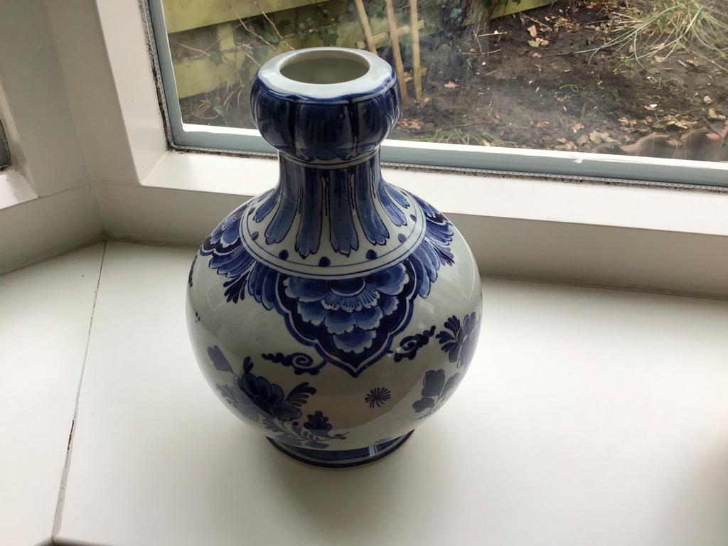 Bolvormig vaasje Porceleyne fles Delft., Ophalen of Verzenden