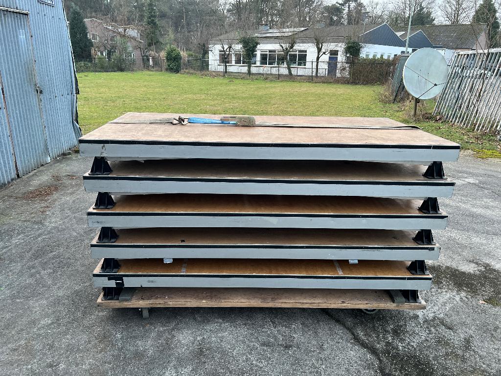 podiumelementen met schaaronderstel, in hoogte verstelbaar, Ophalen, Gebruikt