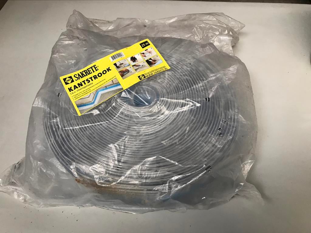 Sakrete kantstrook 25 mtr, Ophalen, Zo goed als nieuw
