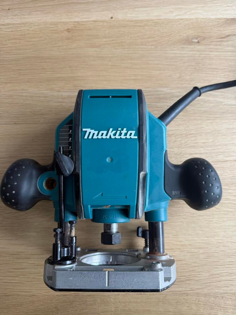 Makita RP0900 bovenfreesmachine, Doe-het-zelf en Verbouw, Ophalen, Gebruikt, Elektrisch, Bovenfrees