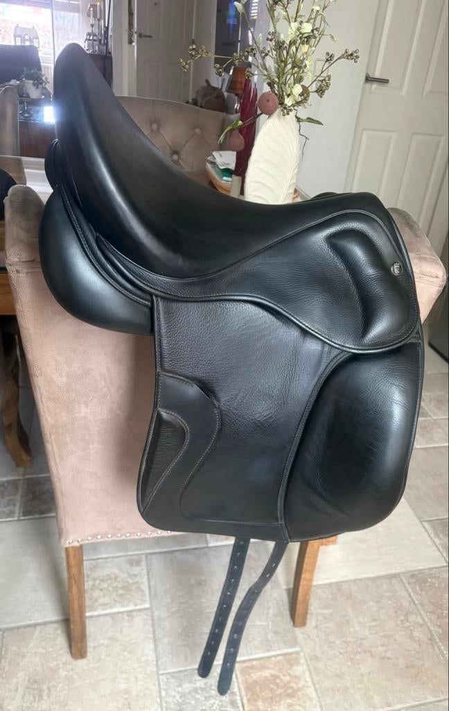 KINGSLEY D1 ZADEL 17,5, Ophalen, Zo goed als nieuw, Dressuur