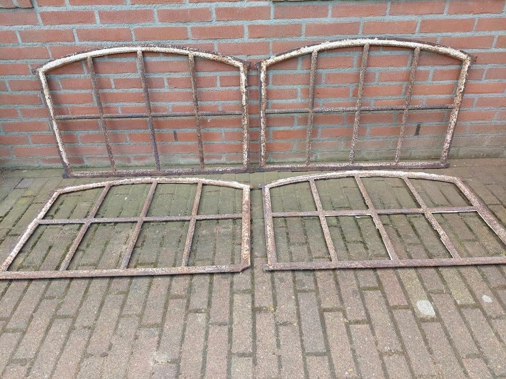 Een mooi oud getoogd gietijzeren stalraam., Ophalen of Verzenden, Zo goed als nieuw