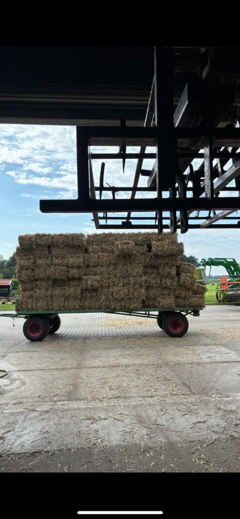 Pakjes tarwe stro, Stalling