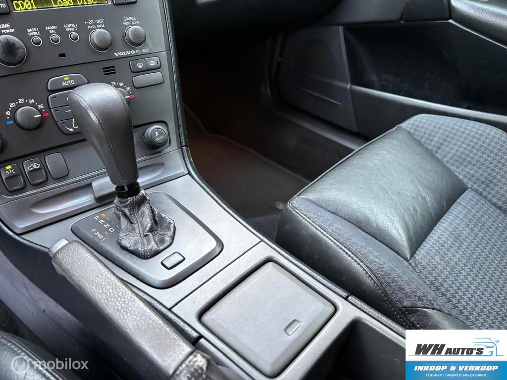 Volvo V70 2.4 T Comfort Line, Auto's, Volvo, 2435 cc, 1570 kg, 93 €/maand, Zilver of Grijs