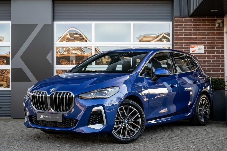 BMW 2 Serie 225e xDrive M sport | Camera | Keyless | Adapt., Automaat, 1800 kg, Euro 6, Blauw