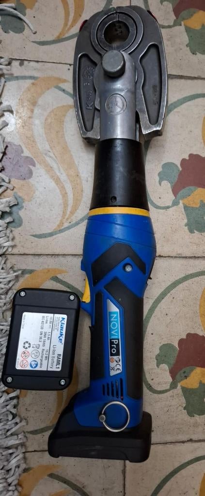 Klauke persmachine zo goed als nieuw met persbekken, Doe-het-zelf en Verbouw, Gereedschap | Handgereedschap, Ophalen of Verzenden