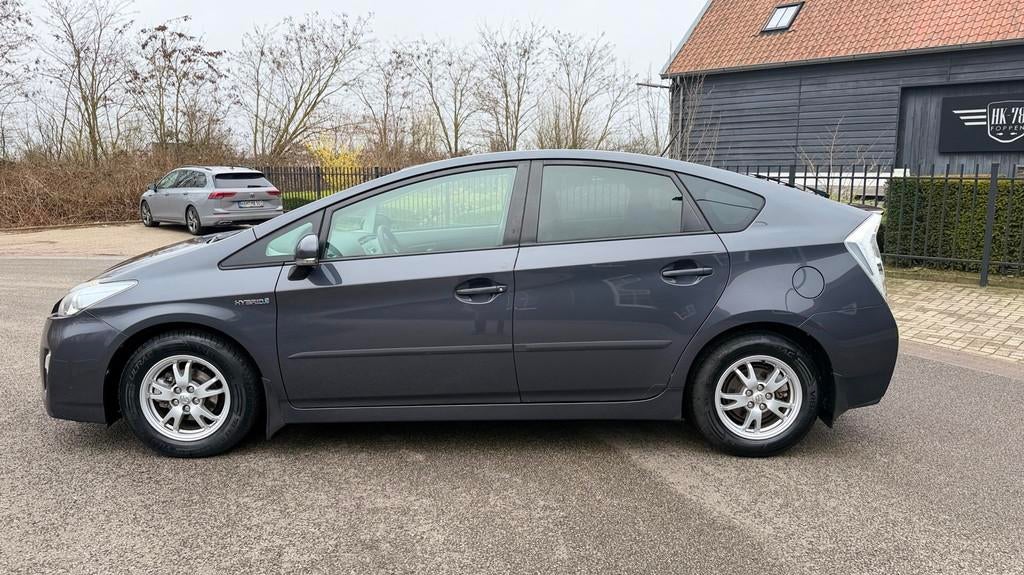 Toyota Prius 1.8 COMFORT AIRCO/ECC HEAD-UP LEER NAVI XENON P, Gebruikt, 4 cilinders, Bedrijf, 26 km/l