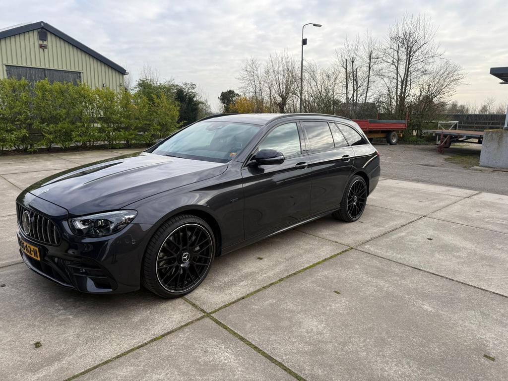 Mercedes-Benz E-Klasse E300 e 320pk 9G-TRONIC 2021 Grijs, Auto's, Mercedes-Benz, Automaat, Achterwielaandrijving, Lichtsensor