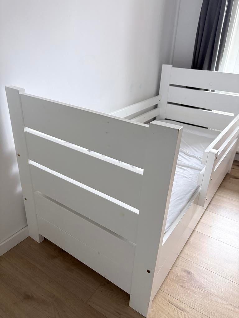 Wit kinderbed met lattenbodem en opberglade, Gebruikt, 90 cm, Eenpersoons, Wit