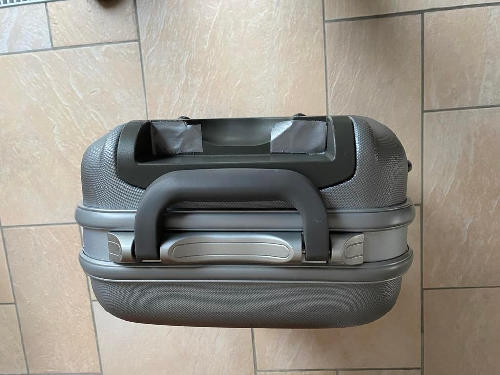 Rolkoffertje zonder trekstang, Gebruikt, 50 tot 60 cm, Hard kunststof, 35 tot 45 cm