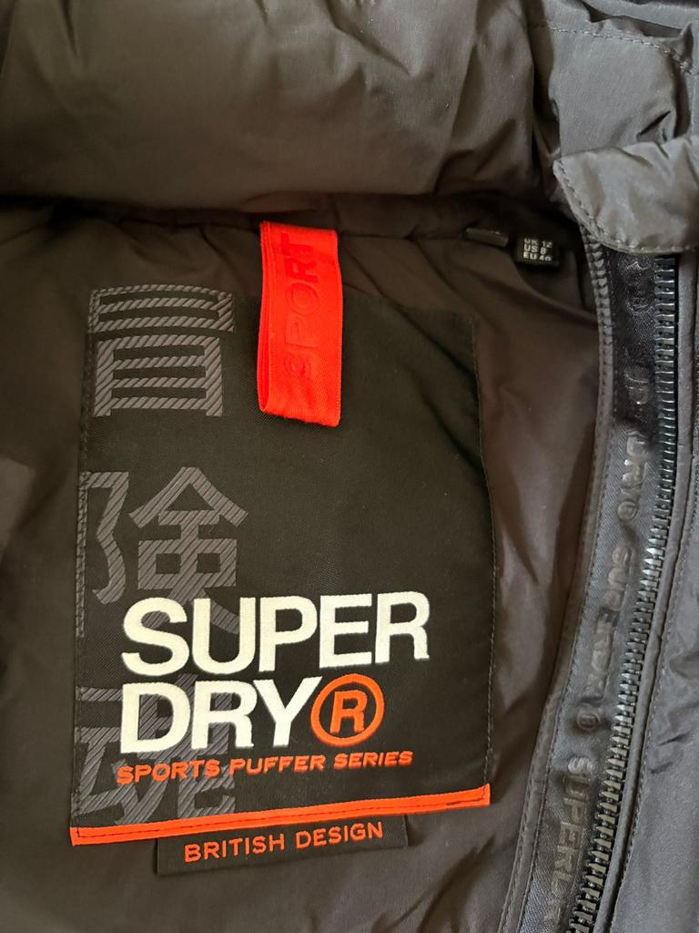 Mooie Winterjas dames, SuperDry, Ophalen, Zo goed als nieuw, Maat 38/40 (M), Zwart