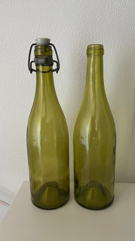 Twee oude franse flessen bijzondere kleur, Ophalen of Verzenden