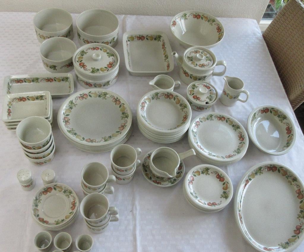 Groot servies Wedgwood Quince, Ophalen