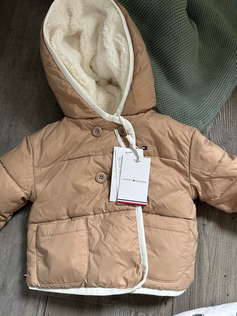 Nieuwe Tommy Hilfiger omkeerbare jas maat 68, Ophalen of Verzenden, Nieuw, Jongetje of Meisje