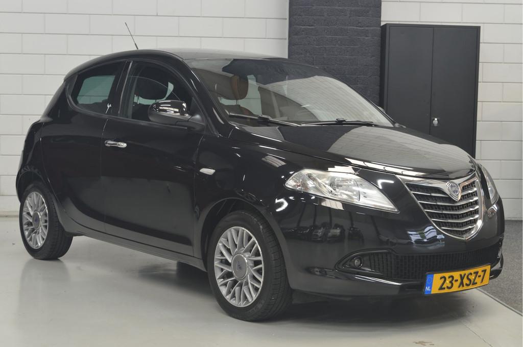 Lancia Y(psilon) Ypsilon 1.2 Black & Red //. 101.000 km // A, Voorwielaandrijving, Euro 5, Gebruikt, 4 cilinders