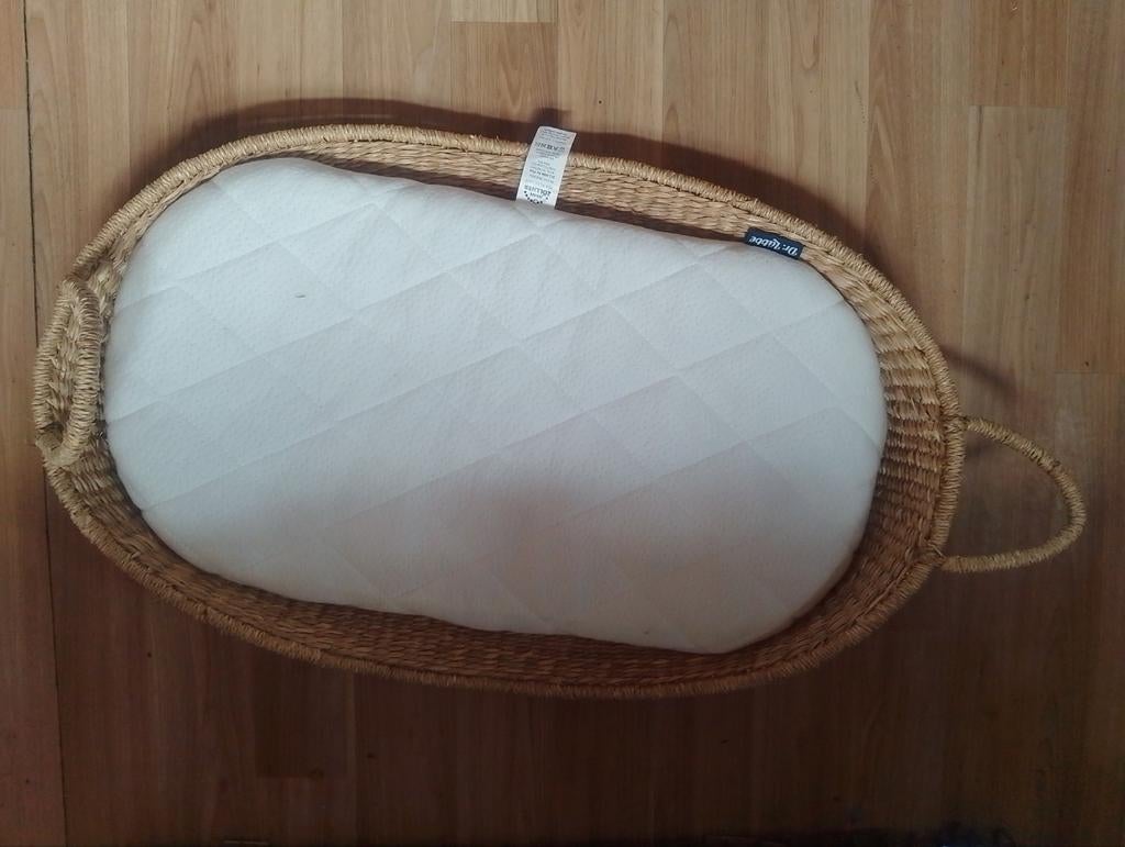 Wiegje van riet met matrasje, Kinderen en Baby's, Babywiegjes en Ledikanten, Ophalen of Verzenden, Gebruikt, Overige typen