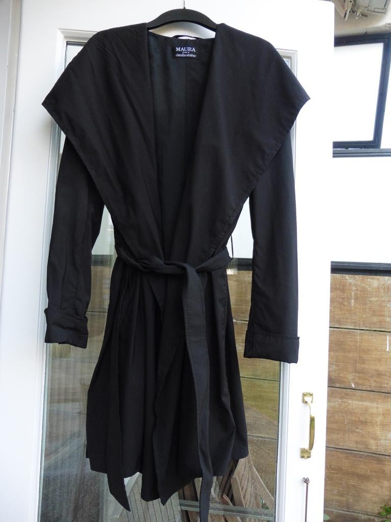 Maura by Claudia Strater maat M zwarte jas, Kleding | Dames, Jassen | Zomer, Zo goed als nieuw, Maat 38/40 (M), Zwart, Ophalen of Verzenden