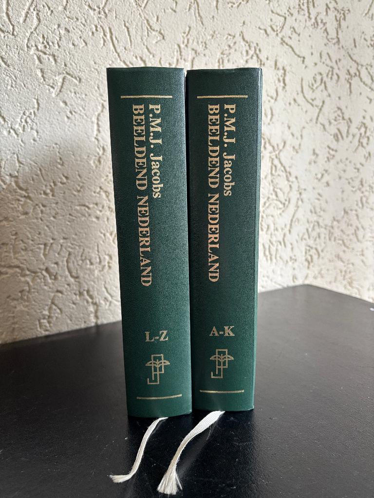 P.M.J. Jacobs - Beeldend Nederland, biografisch handboek, Ophalen of Verzenden, Zo goed als nieuw, Schilder- en Tekenkunst, P.M.J. Jacobs