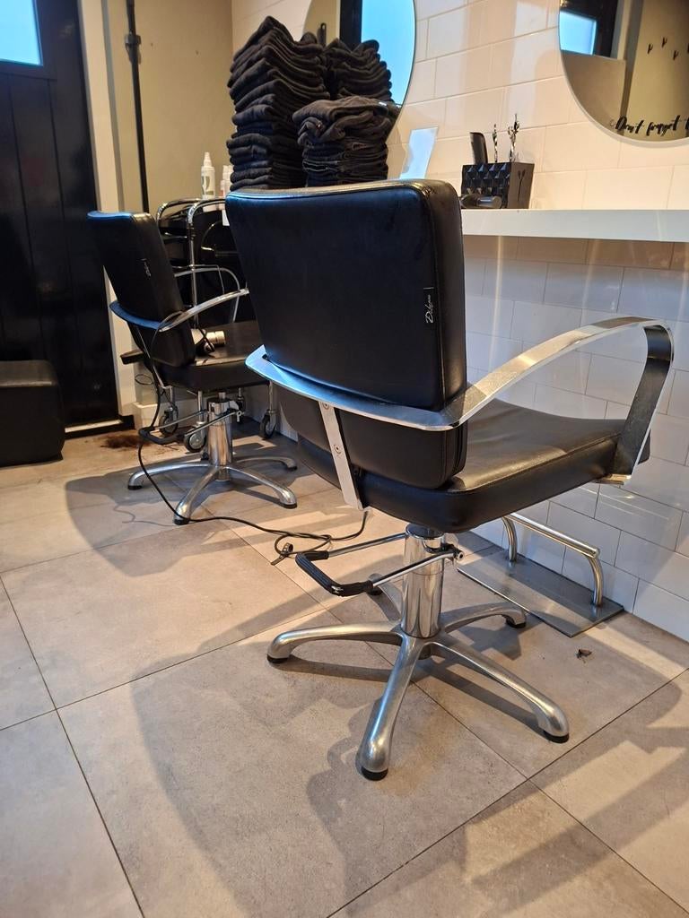 2x kappers pompstoelen (DiLuca design)