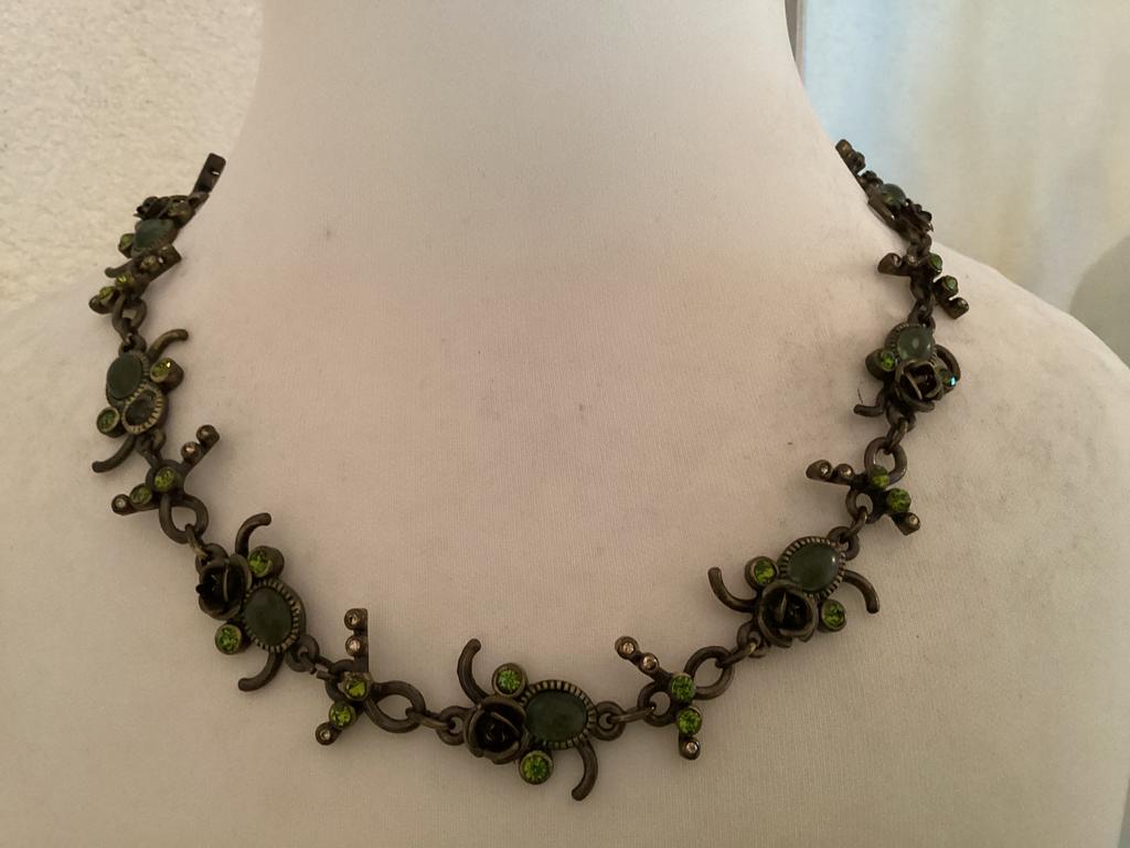 Halsketting Bronsgroen met Rozen en Strass Stenen ’Behave’, Sieraden, Tassen en Uiterlijk, Kettingen, Ophalen of Verzenden, Zo goed als nieuw