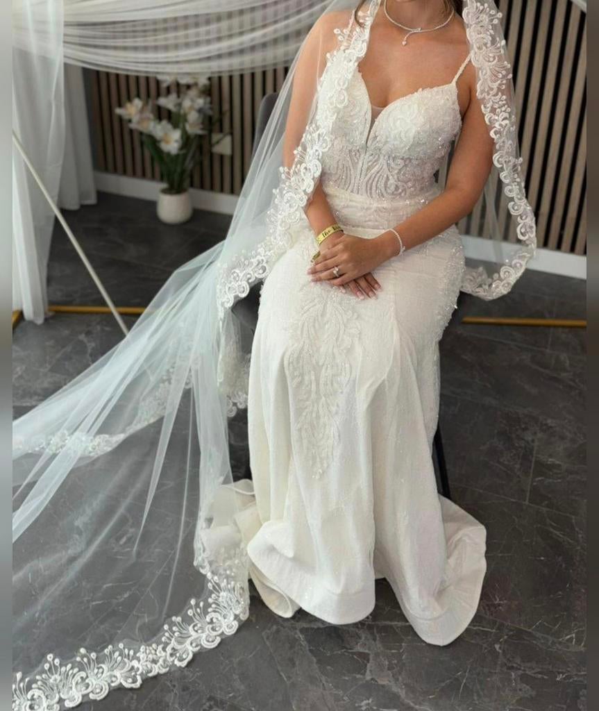 Trouwjurk maat 34/36 mag huren voor €100, Ophalen, Zo goed als nieuw, Wit, Trouwjurk