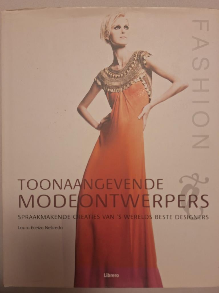Toonaangevende Modeontwerpers - Spraakmakende Creaties, Ophalen of Verzenden, Zo goed als nieuw, Couturiers, Laura Eceiza Nebreda