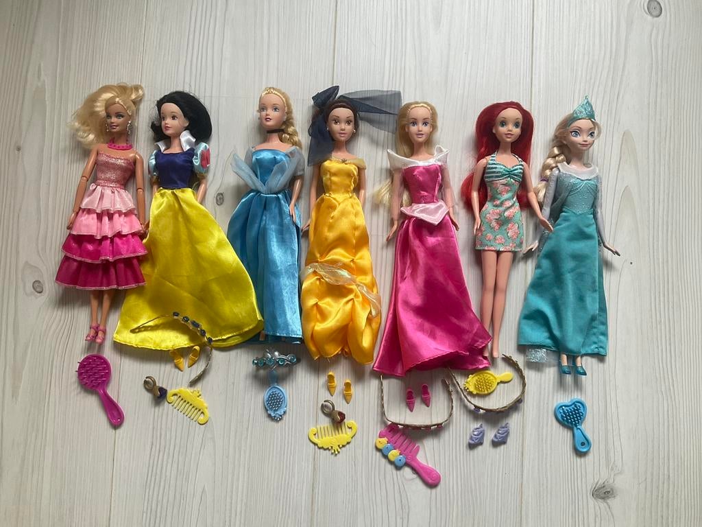 Barbie poppen verzameling met asoccoires - Disney, Mattel, Ophalen of Verzenden, Gebruikt, Barbie