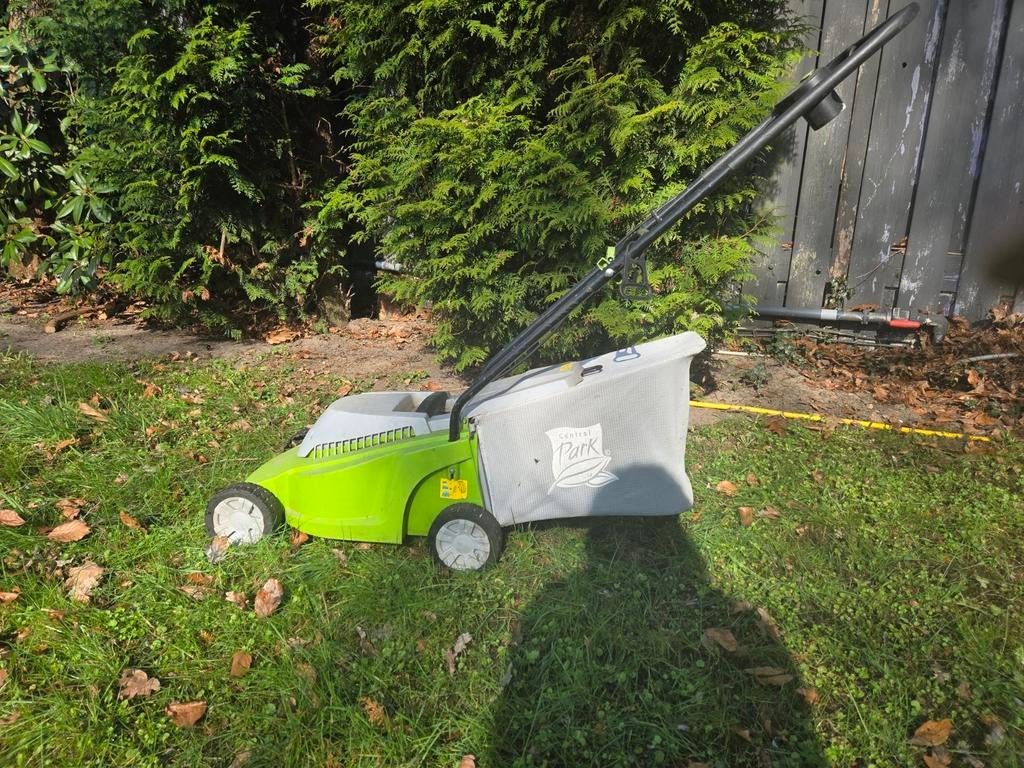Grasmaaier wegens overcompleet, Tuin en Terras, Grasmaaiers, Ophalen, Cirkelmaaier, Gebruikt, Elektrische grasmaaier