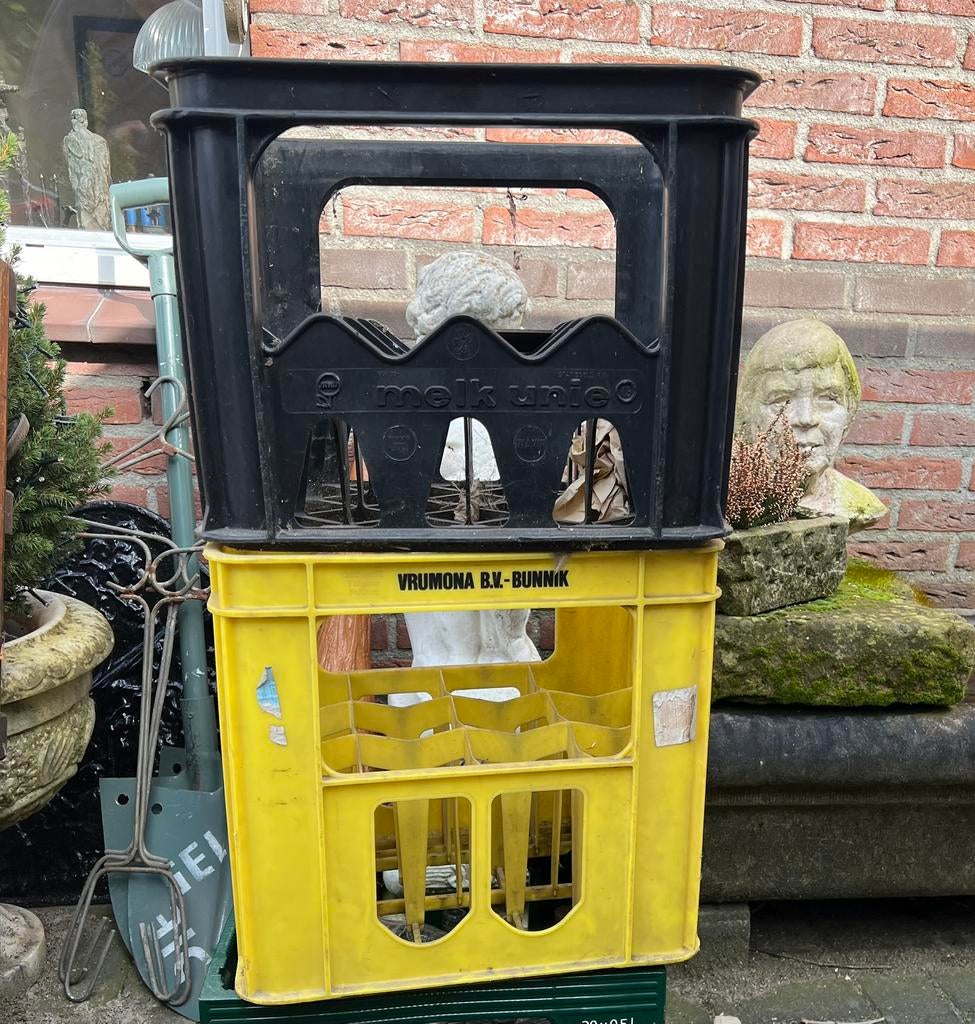 OUDE KUNSTSTOF KRAT MELKUNIE OF VRUMONA LIMONADE, Verzamelen, Ophalen, Gebruikt