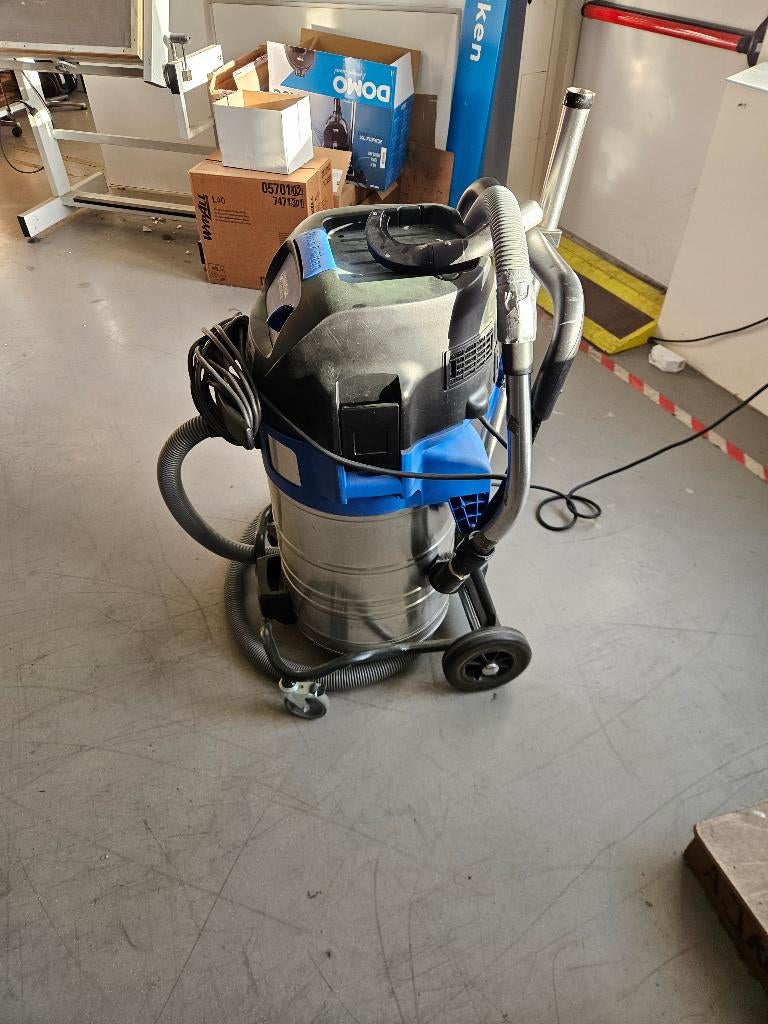 stof-/waterzuiger attix 961-01 nilfisk, Ophalen, Zo goed als nieuw, Schrobmachine