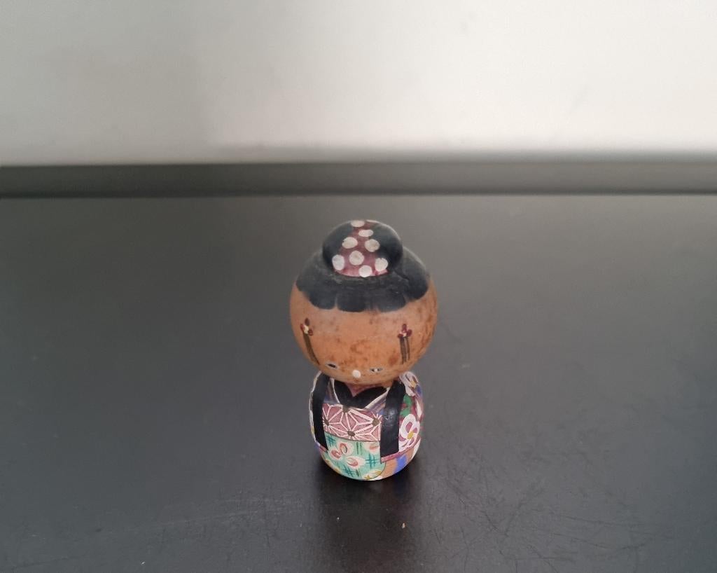 Cute Bobblehead Kokeshi, Verzenden