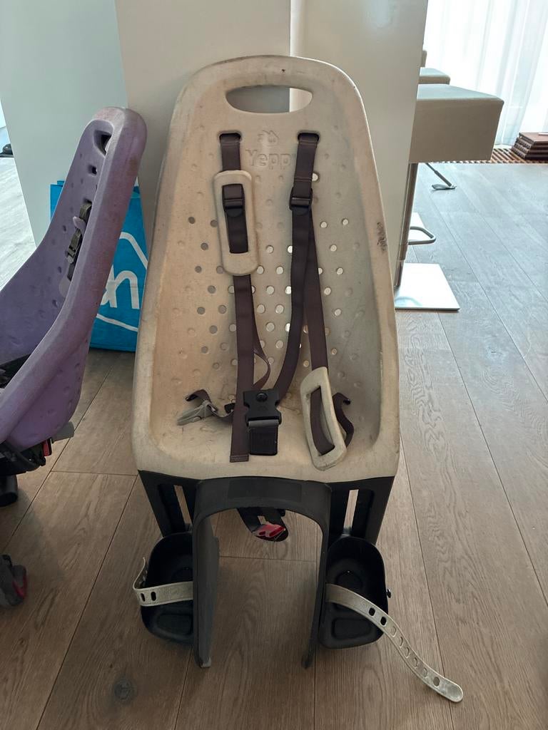 Yepp fietsstoeltje, Ophalen, Gebruikt, Achterzitje, Voetsteuntjes