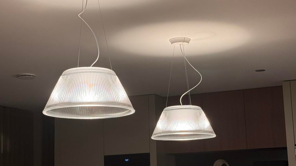 Te koop 2 Flos Romeo Moon S2 hanglampen, Ophalen, Zo goed als nieuw, Glas, 50 tot 75 cm