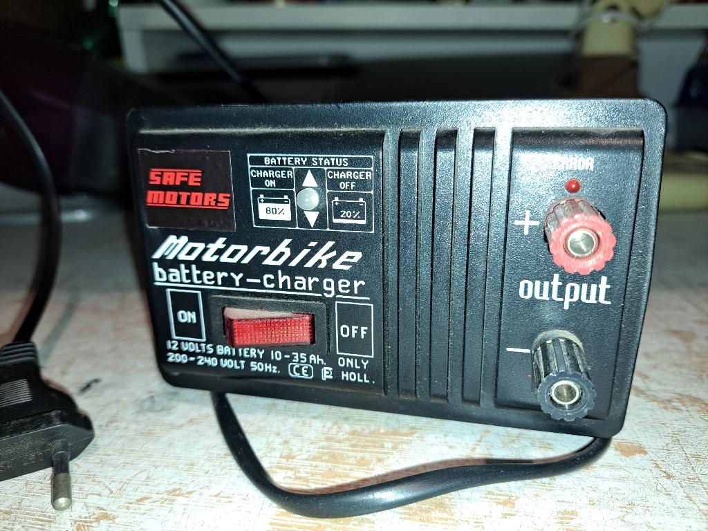 Accu oplader scooter, Fietsen en Brommers, Brommeronderdelen | Scooters, Ophalen of Verzenden, Zo goed als nieuw, Overige typen