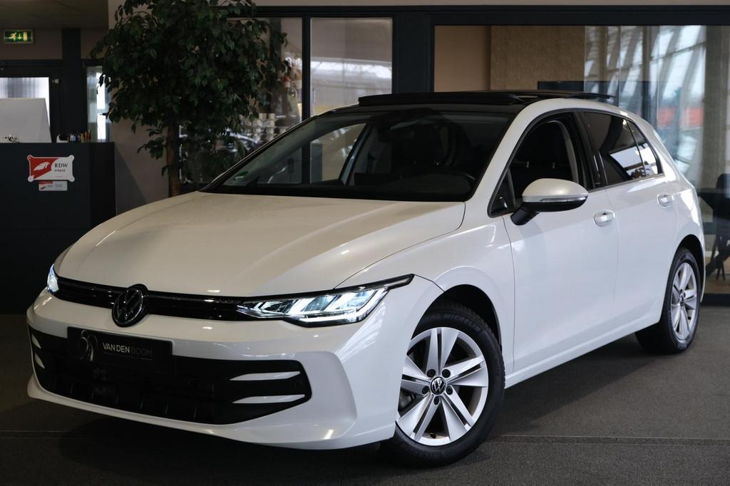 Volkswagen Golf 1.5 TSI 8.5 Life Edition Pano Apple Carplay, Voorwielaandrijving, Stof, 4 cilinders, 116 pk
