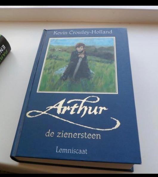 Arthur, de Zienersteen - Kevin Crossley - Holland, Ophalen of Verzenden, Zo goed als nieuw