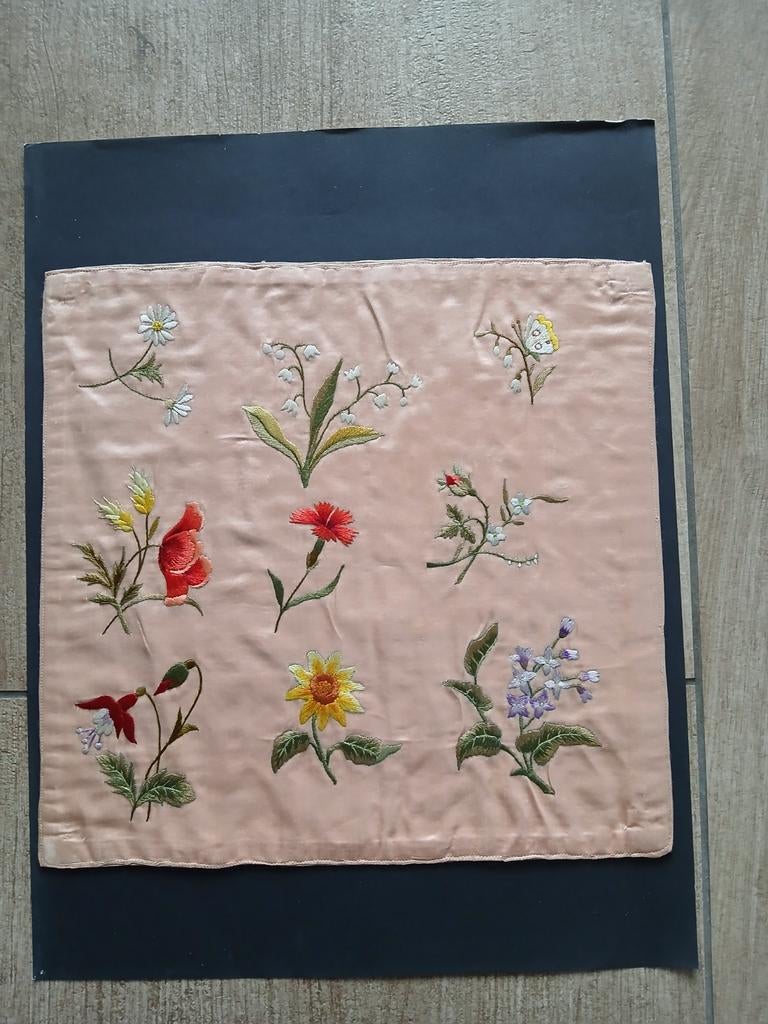 Vintage borduurwerk op zijde, Ophalen of Verzenden, Gebruikt, Handborduren, Borduurgaren of Zijde