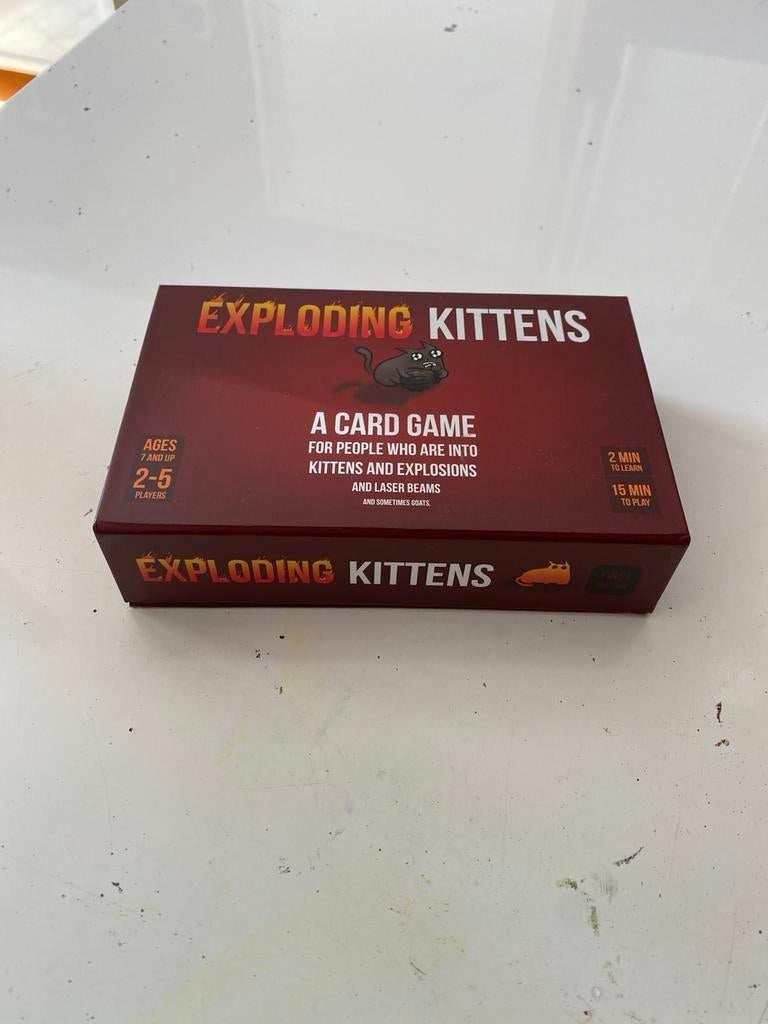 Exploding Kittens - Het hilarische kaartspel voor iedereen!, Een of twee spelers, Ophalen of Verzenden, Zo goed als nieuw