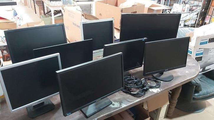 Pc schermen 9 stuks één koop met minimaal dvi of hdmi, Ophalen, HDMI, Overige typen, Onbekend