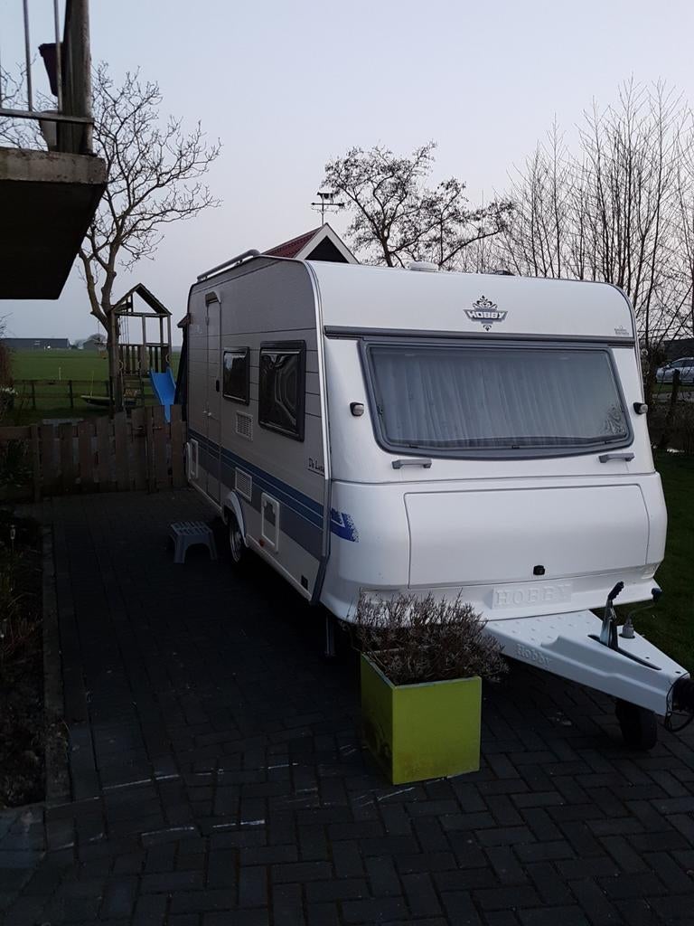 Hobby 400 SF easy caravan - Comfortabel en Compleet, Hobby, Luifel, Treinzit, 750 - 1000 kg
