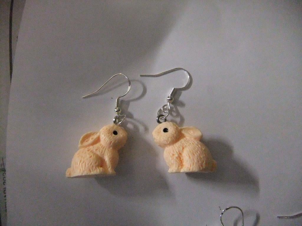 925 sterling zilveren oorbellen met zalmkleurige konijntjes, Verzenden, Nieuw, Overige kleuren, Overige materialen