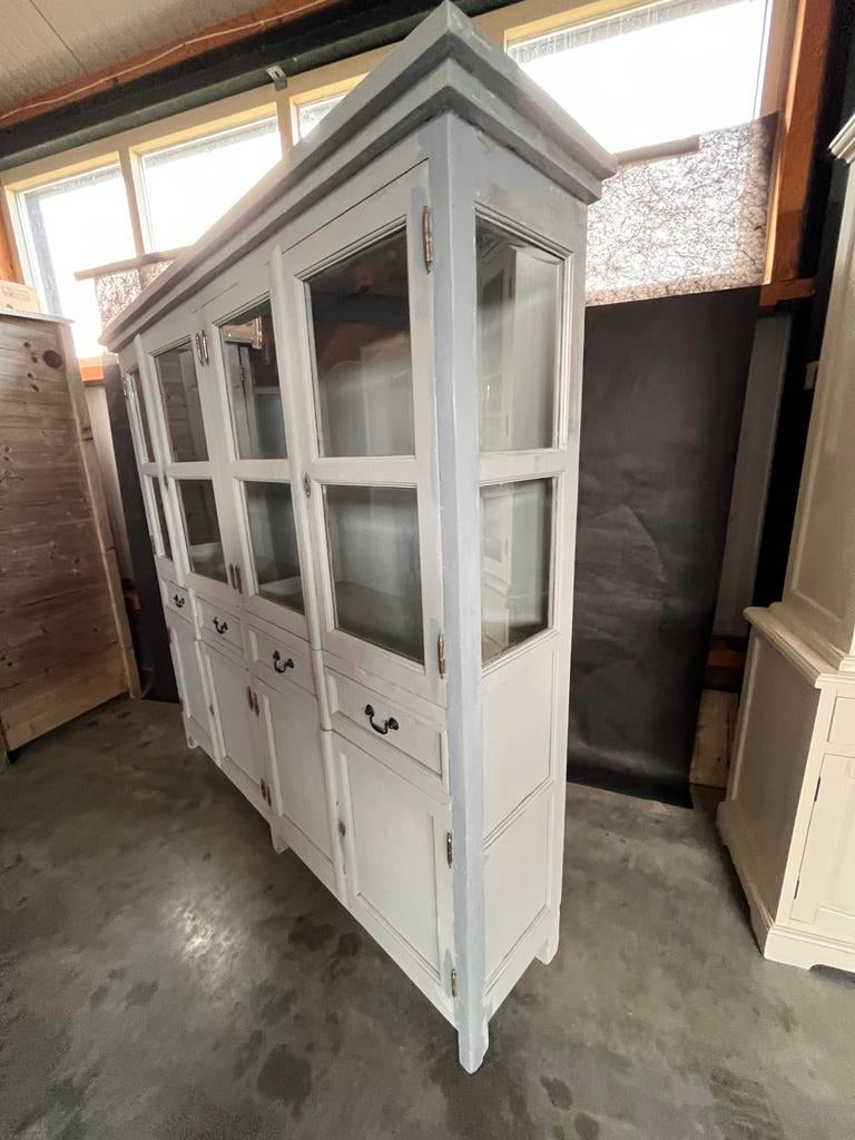 Buffetkast met karakteristieke uitstraling en facetruiten, Ophalen, Gebruikt, 150 tot 200 cm, 150 tot 200 cm