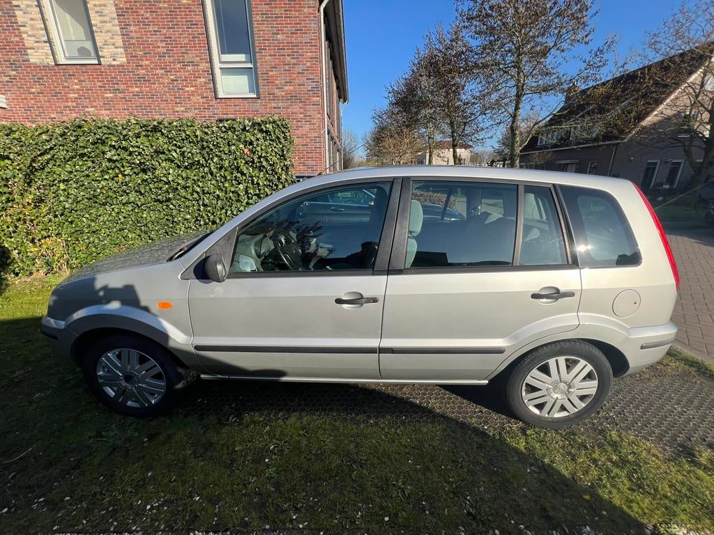 Ford Fusion 1.6 16V 2003 Grijs, Voorwielaandrijving, 1596 cc, 49 €/maand, Handgeschakeld