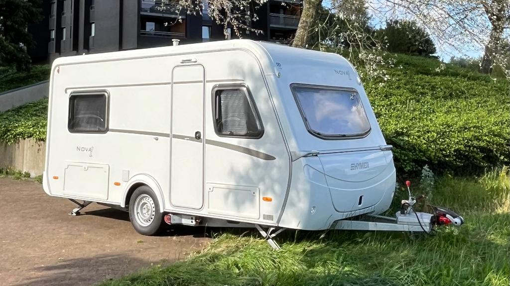Mooie Eriba Light 465, Caravans en Kamperen, Standaardzit, Frans bed, 750 - 1000 kg, Schokbreker
