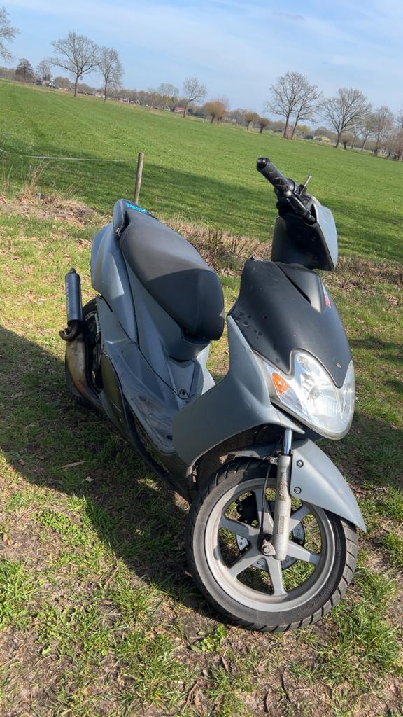 Yamaha Jog R 70cc, Fietsen en Brommers, Scooters | Yamaha, Ophalen, JogR of RR, Tweetakt, Zo goed als nieuw