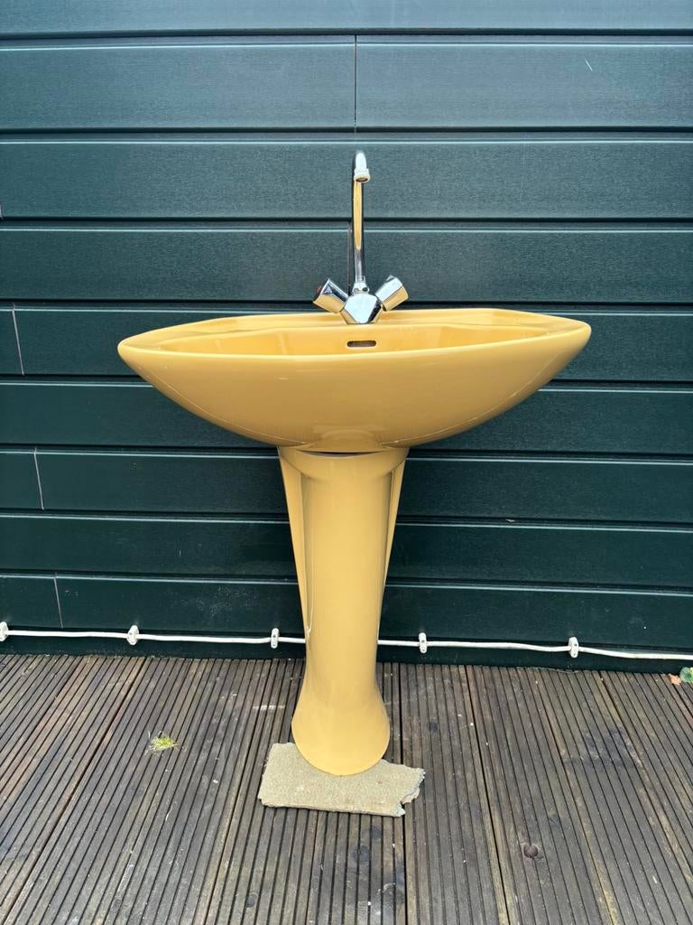 Vintage gele wasbak met zuil, Ophalen, Zo goed als nieuw