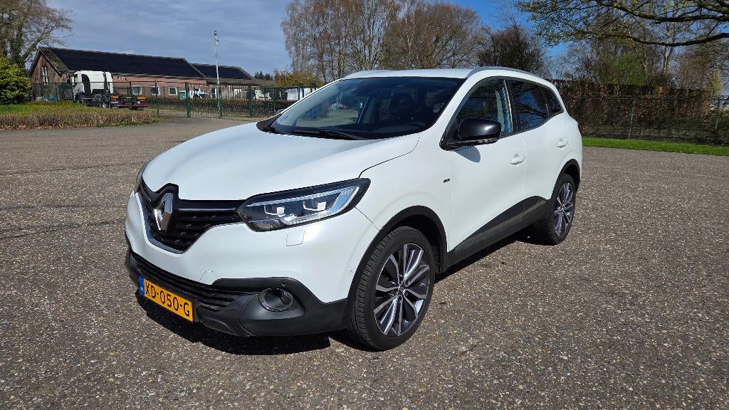 Renault Kadjar 1.2 TCE 2015 Dealer onderhouden, nieuwe accu, Auto's, Renault, Voorwielaandrijving, Kadjar, 4 cilinders, Leder en Stof